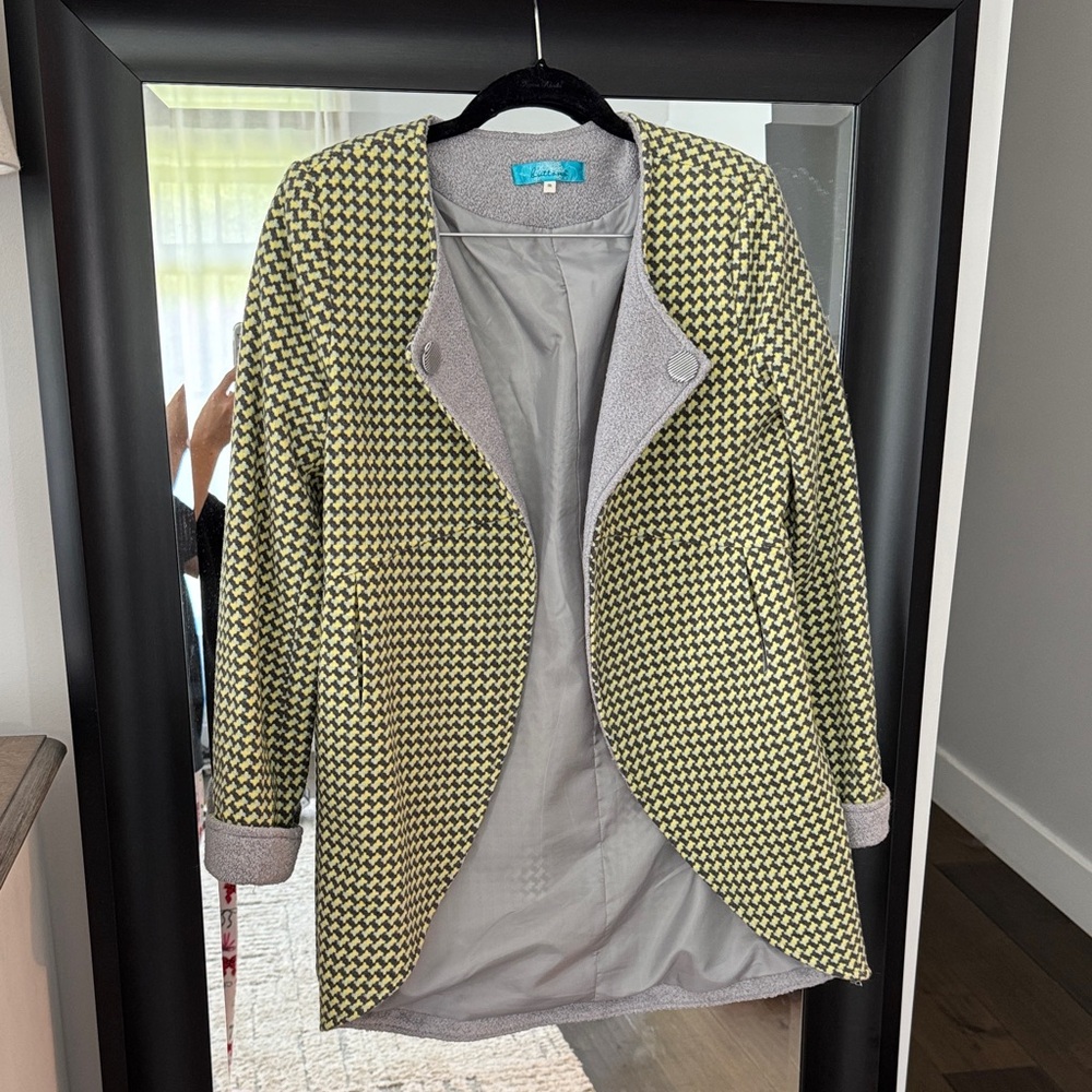 Buttons Women's Yellow and Black Houndstooth Blazer
